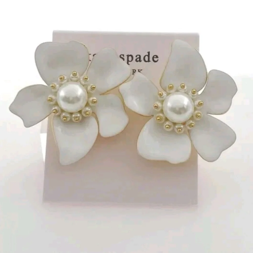 🤍▪️Kate Spade ▪️Elegant White Floral Pearl Earrings